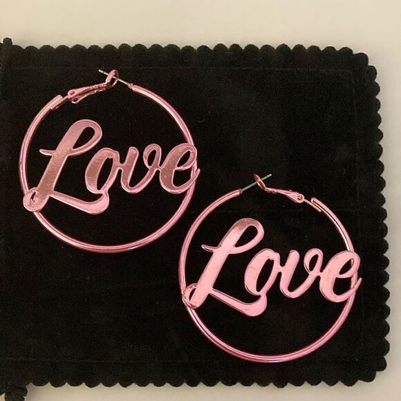 Voyagers Dream NWOT Love Hoop Earrings in Glossy Pink with Latch Back. - Picture 1 of 4